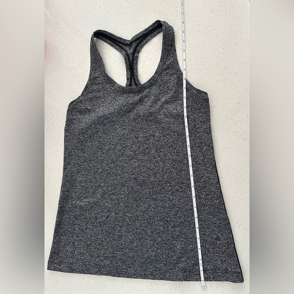 Lululemon: Women’s Tank Top 🌟Like New🌟 - Picture 4 of 6